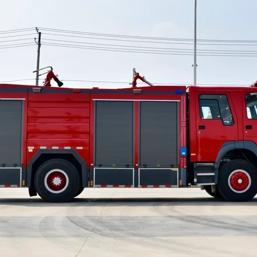 中国制造商生产的柴油泵水罐消防车，容量7000-10000升，用于森林消防救援