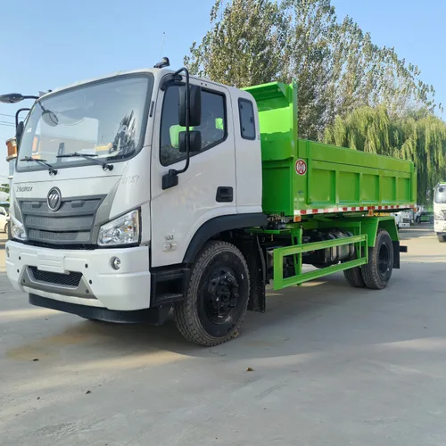 全新12立方福田柴油环卫垃圾车，手动变速箱，4×2驱动，国四排放标准，用于垃圾转运与运输。
