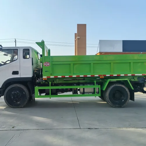 全新12立方福田柴油环卫垃圾车，手动变速箱，4×2驱动，国四排放标准，用于垃圾转运与运输。