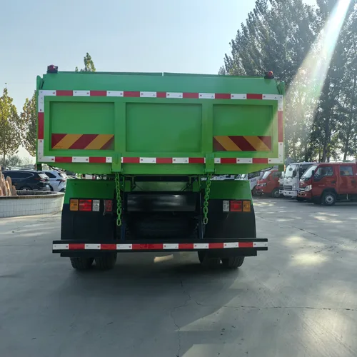 全新12立方福田柴油环卫垃圾车，手动变速箱，4×2驱动，国四排放标准，用于垃圾转运与运输。