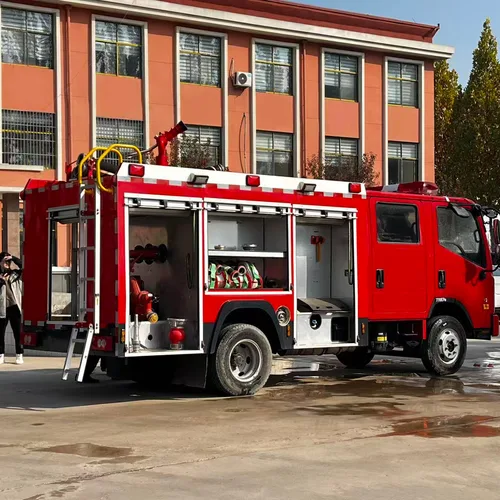 福田 H2 洒水消防车 —— 全新 4×2 柴油驱动，罐体容积 3001-5000 升，多功能街道救援作业车