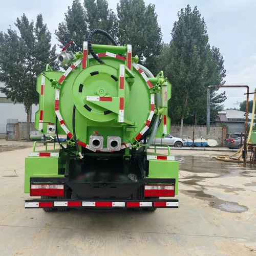 Dongfeng Sewage Cleaning and Suction Truck, Sewer Dredging Vehicle, 4x2 Drive, Diesel Manual Transmission Truck