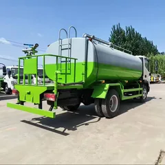 多功能4×2柴油发动机洒水车，洒水射程12-16米，可运水和洒水