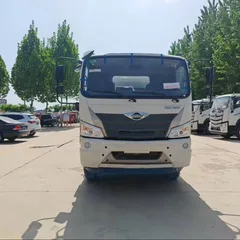多功能4×2柴油发动机洒水车，洒水射程12-16米，可运水和洒水