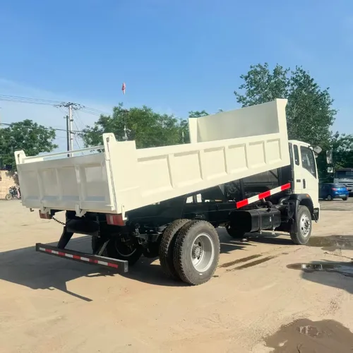 3.3m Wheelbase Howo Light Rear Tipper Garbage Transport Truck Customizable Sizes