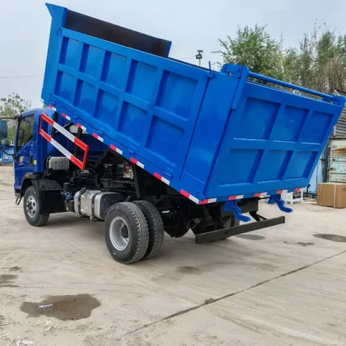 3.3m Wheelbase Howo Light Rear Tipper Garbage Transport Truck Customizable Sizes