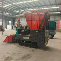 这款履带式青贮收割机由一台180马力发动机驱动，配备1800圆盘式谷物破碎割台和5.5立方米加高料斗。全液压操作，切割高度5厘米可调，效率10-20吨/小时。适用于农作物的履带式青贮收割机。