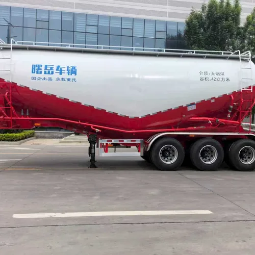 Medium-density powder and granular material transportation vehicle