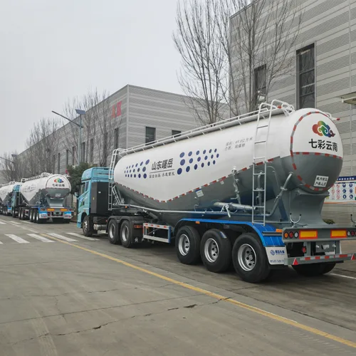 Medium-density powder and granular material transportation vehicle