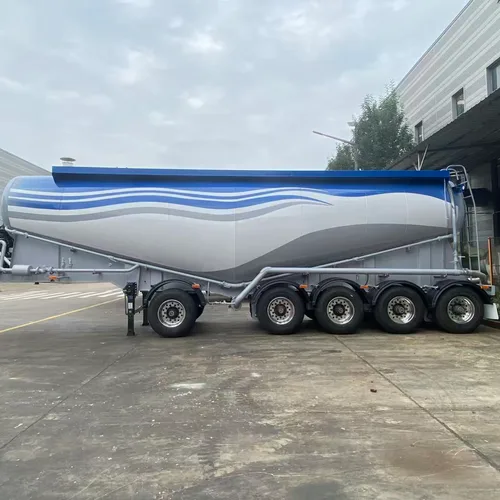 Medium-density powder and granular material transportation vehicle