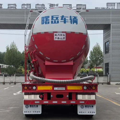 Medium-density powder and granular material transportation vehicle