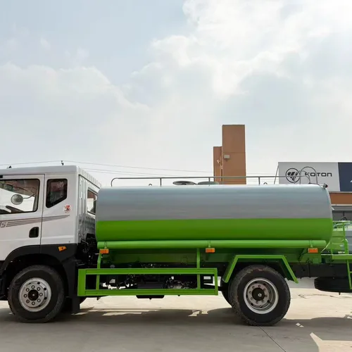东风华神 T5 4×2 柴油洒水车 12 立方米 高压水炮 喷洒宽度 15-30 米 欧五排放标准 消防功能