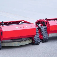 Industrial-Grade High-Power Remote-Controlled Crawler Lawn Mower Long Endurance for Park Green Belt Trimming