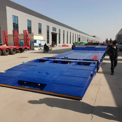 Extensible swivel-neck heavy-duty transport vehicle