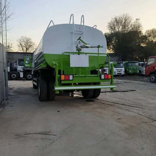 Water sprinkler truck, landscaping truck, large fog cannon dust suppression truck, water tanker