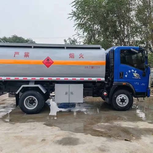 Sinotruk Mobile Diesel Fuel Tank Truck, Small and Large Oil Tank Transport Vehicles