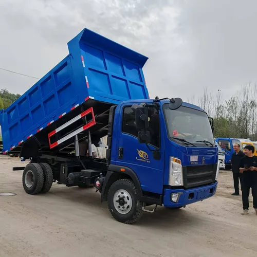 中国重汽豪沃5吨级自卸车，大型后八轮重型自卸车，翻斗车，用于矿石和泥土运输，适用于建筑工地
