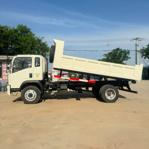 中国重汽豪沃5吨级自卸车，大型后八轮重型自卸车，翻斗车，用于矿石和泥土运输，适用于建筑工地