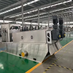 Type 102 screw-type sludge dewatering machine: The water turns yellow but does not stink.