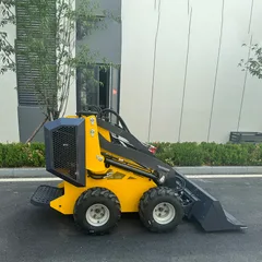 180-500 公斤微型滑移装载机 | 23 马力轮式小型装载机 带铲斗属具