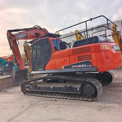 EXCAVADORA USADA DOOSAN DX300LC-9