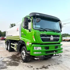 Sinotruk large sprinkler truck, engineering fog cannon dust suppression water tank truck, small and medium-sized water transport truck