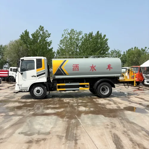 东风天锦 12 立方洒水车