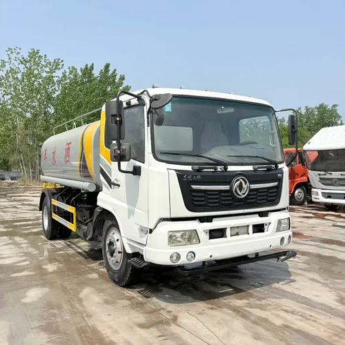 东风天锦 12 立方洒水车