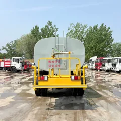 东风天锦 12 立方洒水车