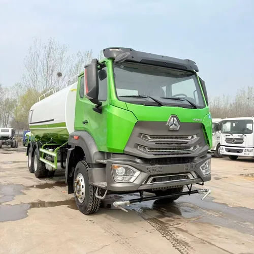 东风天锦 12 立方洒水车