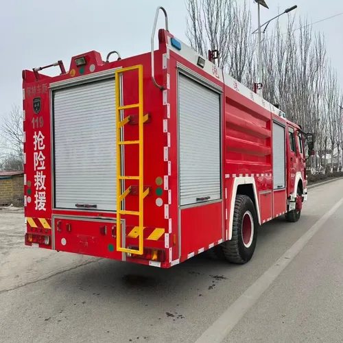 新款重汽豪沃泡沫消防车