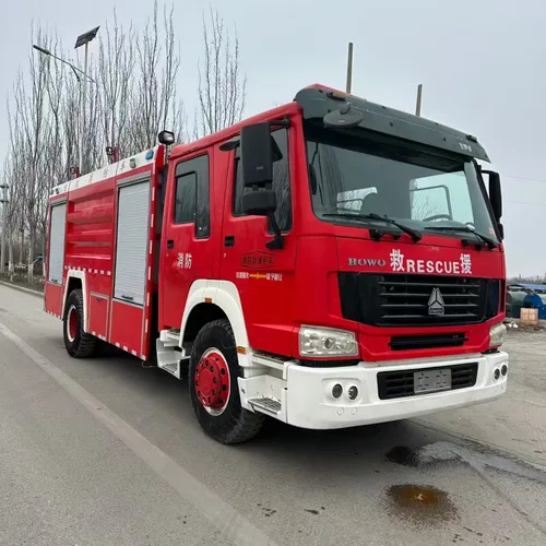 新款重汽豪沃泡沫消防车