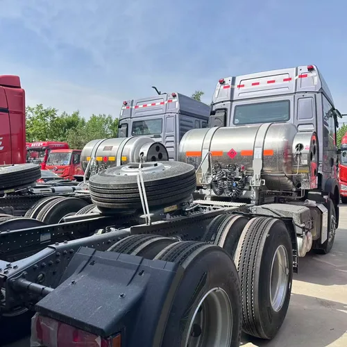 重汽豪沃 TX7 480 马力 潍柴 13 升燃气牵引车 1350L 气瓶 煤炭运输专用