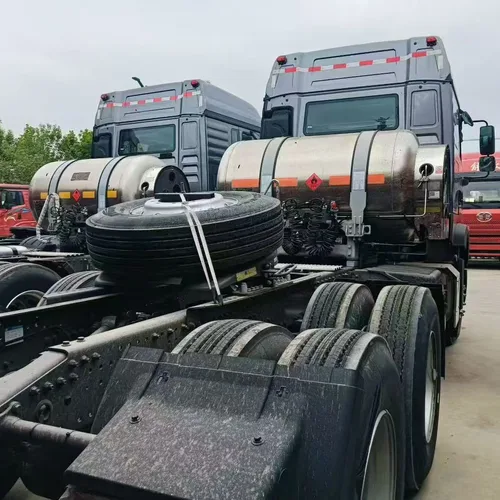 重汽豪沃 TX7 480 马力 潍柴 13 升燃气牵引车 1350L 气瓶 煤炭运输专用