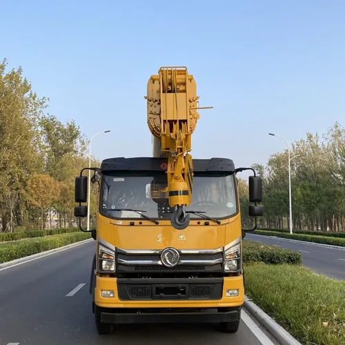 Xinguo Heavy Industry 12 Ton Truck Crane with 5-section Boom 31m Lifting Height
