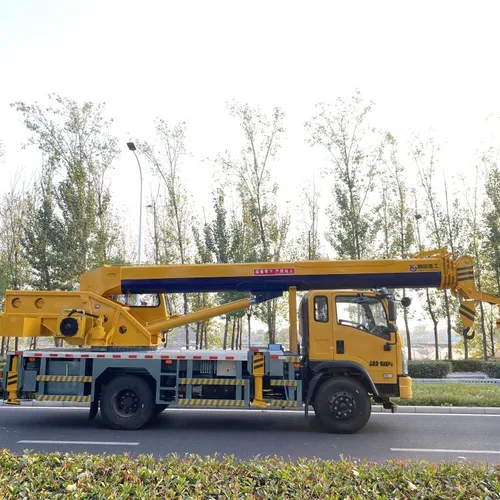 Xinguo Heavy Industry 12 Ton Truck Crane with 5-section Boom 31m Lifting Height