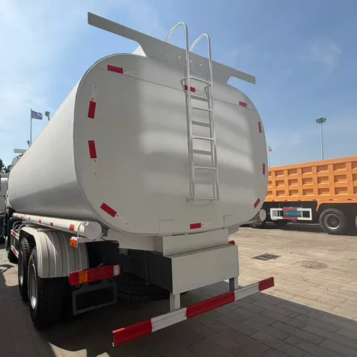 Brand New HOWO 6x4 Oil Tanker for Diesel/Gasoline Transportation