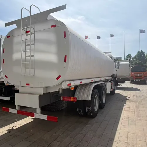 Brand New HOWO 6x4 Oil Tanker for Diesel/Gasoline Transportation