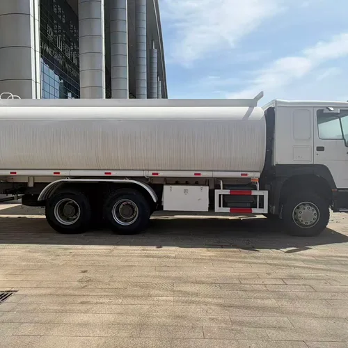 Brand New HOWO 6x4 Oil Tanker for Diesel/Gasoline Transportation