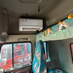 Used JAC Gallop 6.8m High-side Truck, 240HP, Fast Manual Transmission