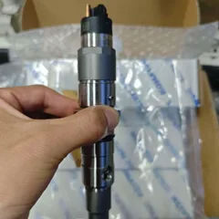Komatsu PC200-8MO Common Rail Injector 6754-11-3011 Engine Fuel Injection Parts