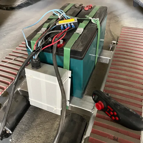 Photovoltaic cleaning machine, mini chassis, small universal electric remote control, tracked chassis, factory direct sales