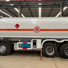 SINOTRUK HOWO 8×4 30CBM Fuel Tanker, 371HP Euro 2 / Euro 3