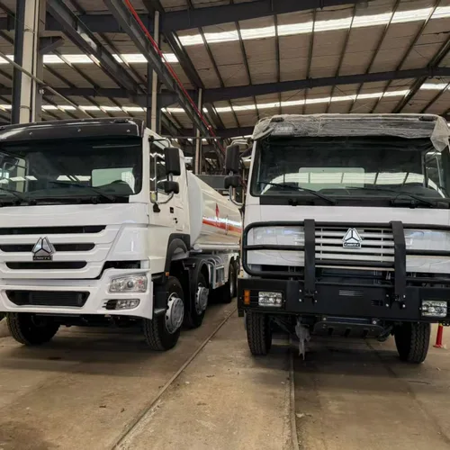 SINOTRUK HOWO 8×4 30CBM Fuel Tanker, 371HP Euro 2 / Euro 3