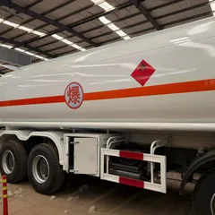 SINOTRUK HOWO 8×4 30CBM Fuel Tanker, 371HP Euro 2 / Euro 3
