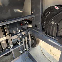 Enclosed Cabin Compact Electric Road Sweeper, Ride-On Industrial Cleaning Vehicle