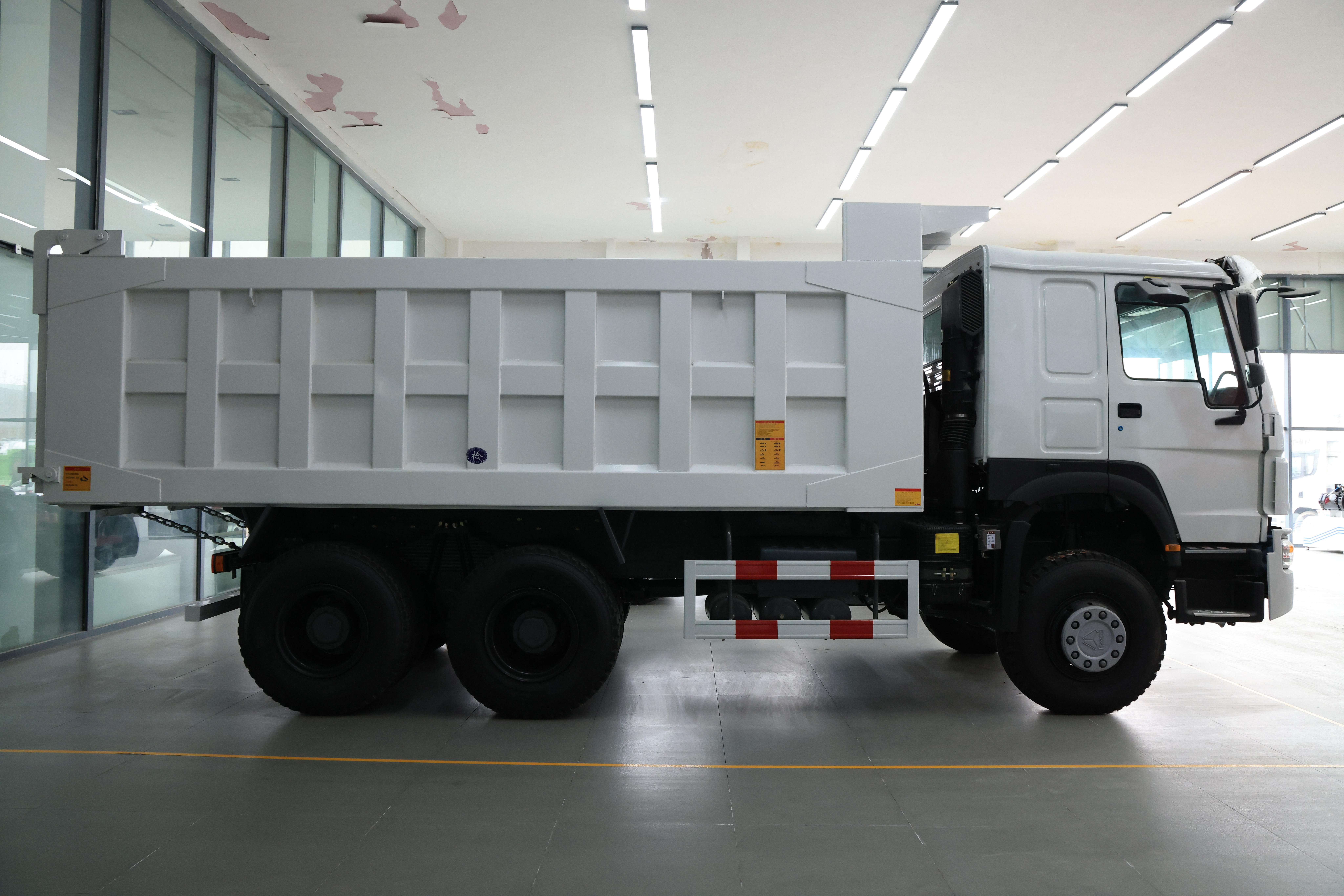 Howo 6×4 Tipper with Heavy-duty New Body, For Earthwork/Sand & Gravel Transportation
