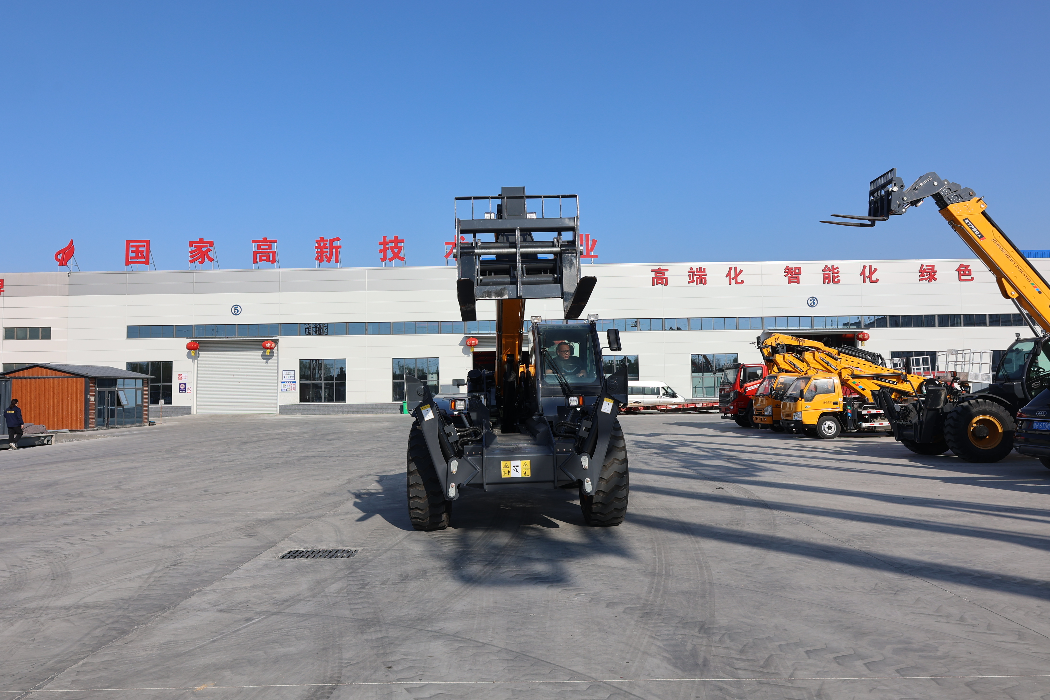 CZ50‑10 Telescopic Handler – 5000kg Load | 9.8m Lift Height | 7.3m Reach | 32km/h