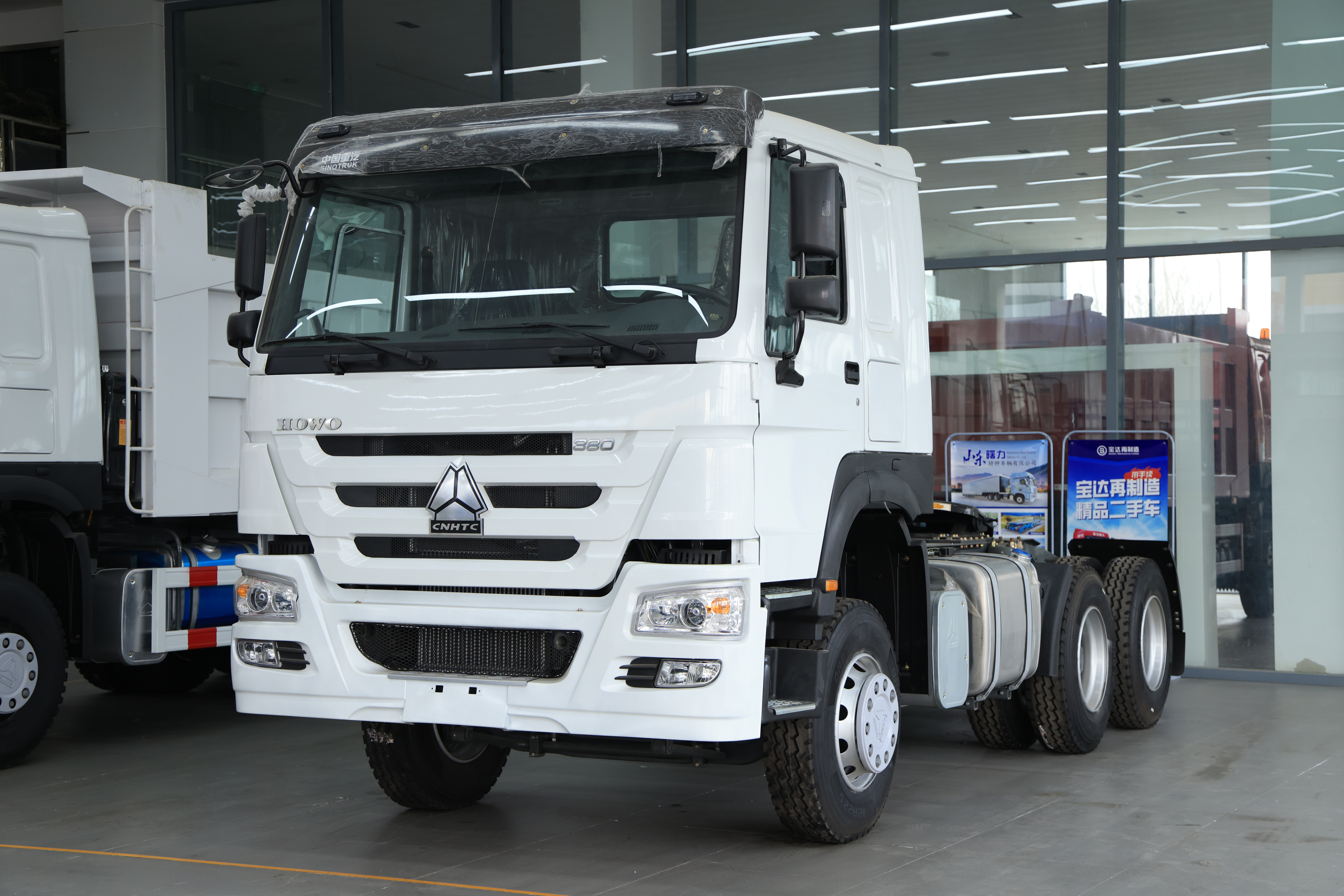 Sinotruk Howo 6×4 Tractor Truck, 371HP Engine, New Tires, For Heavy-duty Transportation