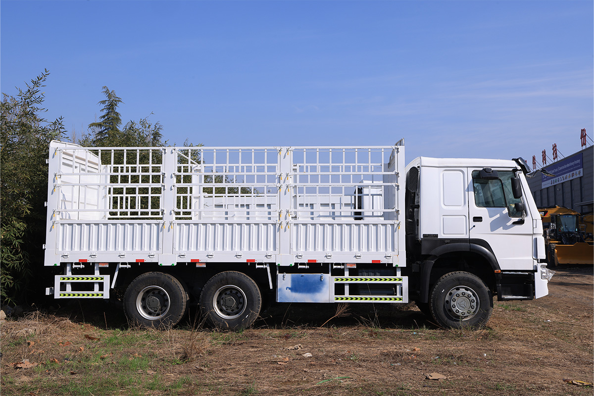 Howo 6×4 高边板货车，配备全新笼式货箱，适用于农业及散装货物运输